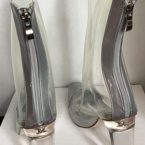 🔥🔥🔥 Size 10 Silver toe Clear bootie lucite heel🔥🔥🔥 - Picture 2 of 3